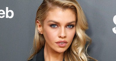 Hűha: Stella Maxwell blézere alatt nem viselt SEMMIT, egyáltalán semmit