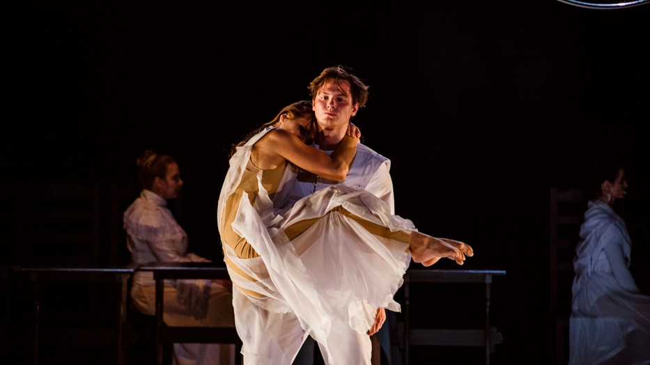 A változatlanság hullámhosszán című Szepes Mária regényen alapul a darab