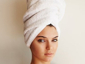 Kendall Jenner és Gigi Hadid csak egy törülközőben