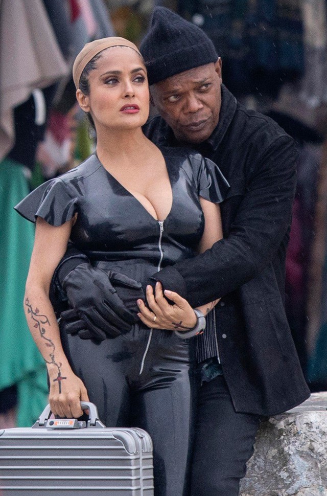 Az 52 éves Salma Hayek tetőtől talpig latexben mutatta meg, hogy neki van a legjobb alakja