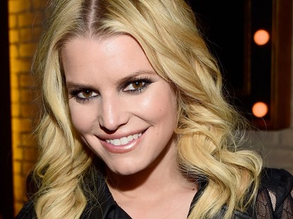 Jessica Simpson elképesztő cipőkollekciójától leesik az állad