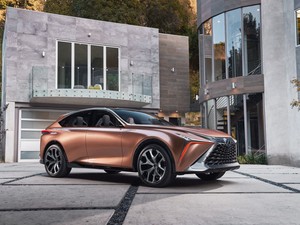 Álmaink luxusautócsaládját tervezi meg a Lexus