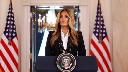 Melania Trump arcpirító ruhában ragyogott, csak úgy vonzotta a tekinteteket a first lady