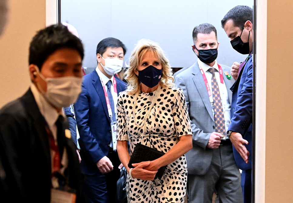 Jill Biden megvillantotta ezt a táskát és azonnal elkapkodták az összeset