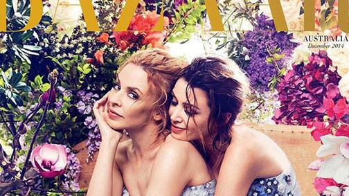 Imádjuk! A Minogue lányok összebújnak