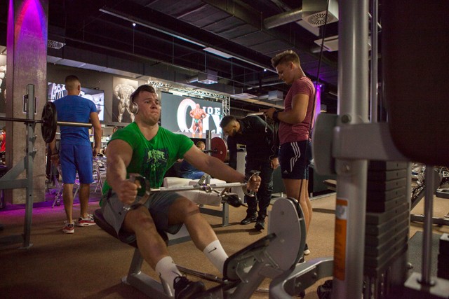 Fehérjével koccintottak a testépítők