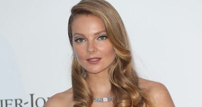 Mihalik Enikő cannes-i belépője egy álom, és nézd micsoda lábakat villantott