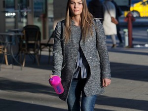 Hedvig megmutatja a kedvenc táskáját