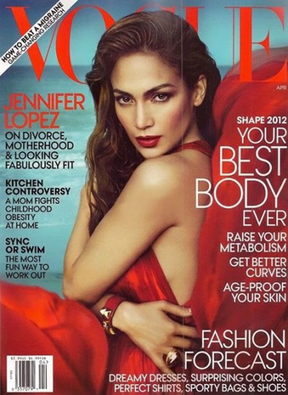 Vouge 2012 április - Vörös ruhában, vörös ajkakkal és egy újabb gyönyörű címlappal rukkolt elő 2012 tavaszán JLo. Válása után nem zuhant magába Jennifer, hanem munkájába temette magát. Zsűritag lett az American Idol-ben, új filmekben szerepelt és több címlapon is megmutatt magát. A Vogue címlapon pedig sugárzott a szinglivé vált anyuka. 
