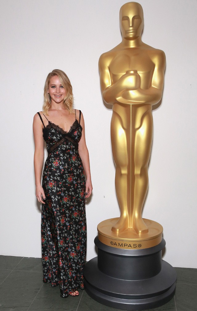 Jennifer Lawrence egy Brock Collection ruhában