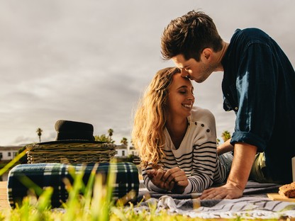 A tesbeszéde elárulja: 5+1 jel, hogy teljesen oda van érted