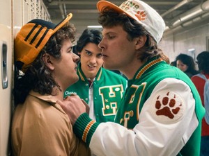 A Netflix bearanyozza a karácsonyt, ezeket a sorozatokat mind az ünnepekre kapjuk