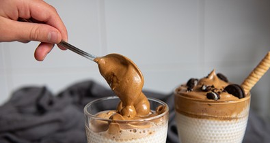 Emlékszel az internet legmenőbb kávéjára? Most a Dalgona alkoholos verziója hódít