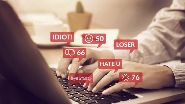 Minden harmadik gyerek tapasztalt már bántalmazást az online felületeken