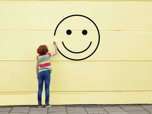 A szmájli története a divatban: miért éli reneszánszát a mosolygó arc?