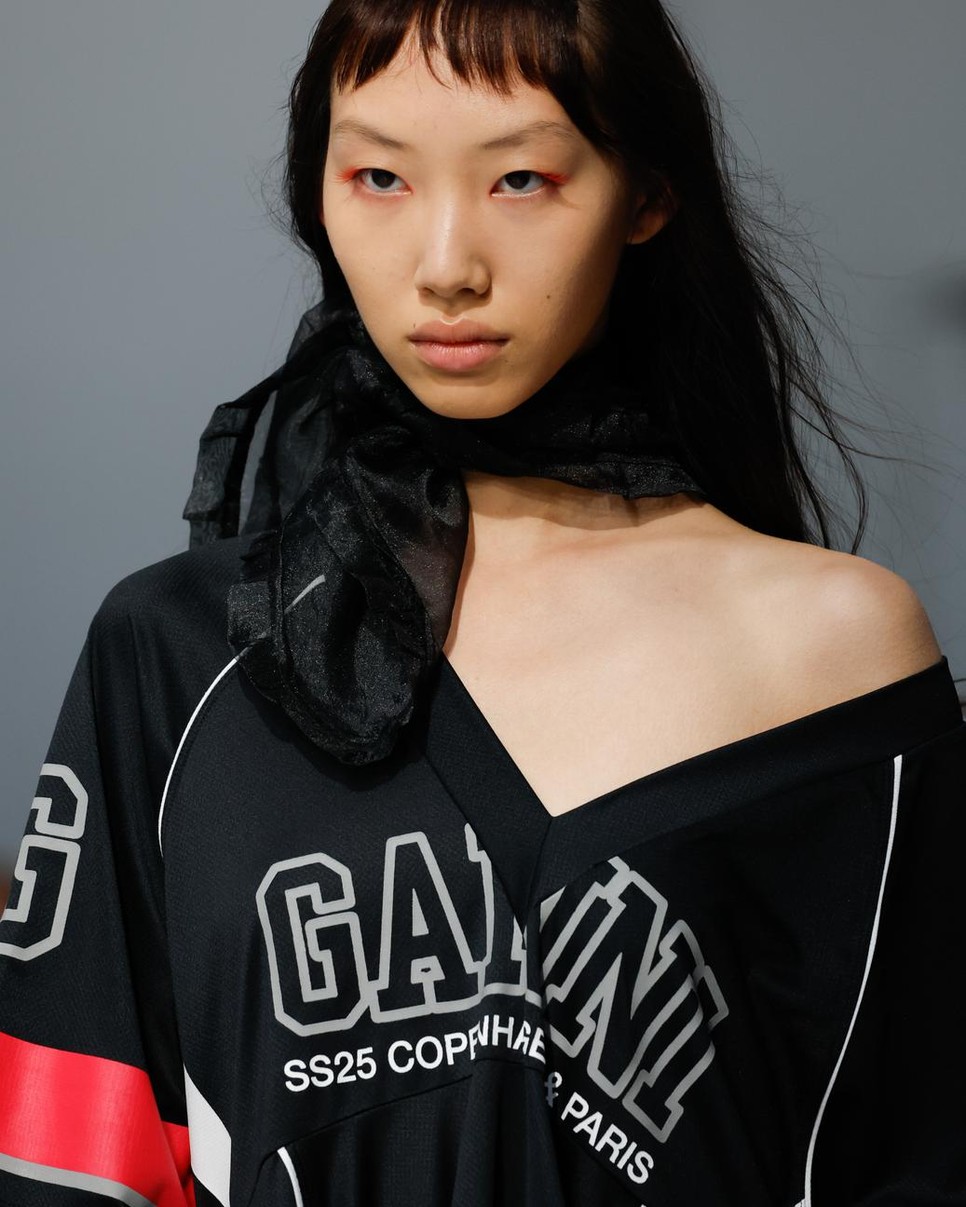 A Ganni párizsi bemutatója tökéletes reklám a dán designnak és kultúrának. 2025 tavaszo-nyári kollekció Fotó: Monica Feudi