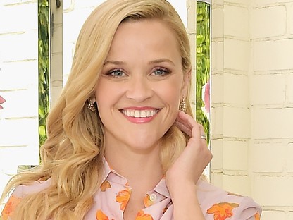Reese Witherspoon felvette A TÖKÉLETES fekete ruhát