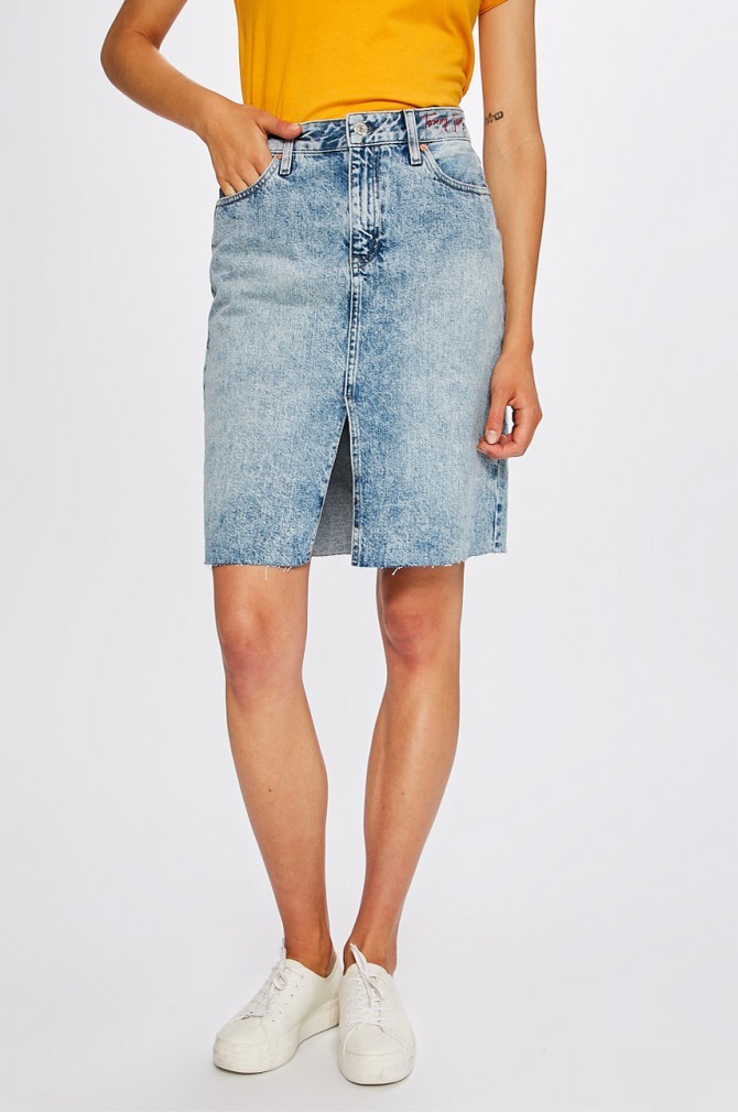 Középhosszú TOMMY JEANS 32 990 Ft answear.hu