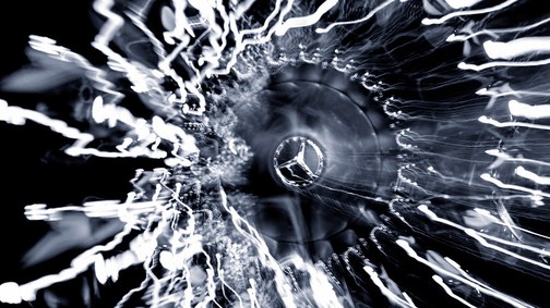 Ez nagy durranás lesz: a Mercedes-Benz és a Moncler kollaborációja a London Fashion Weeken debütál