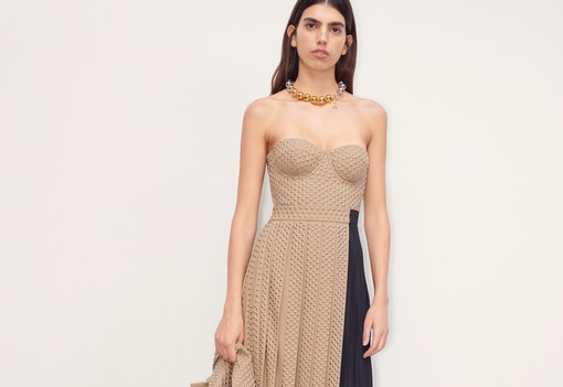 Időtlen darabok izgalmas csavarral: a H&M új designer kollekciója maga az álom!