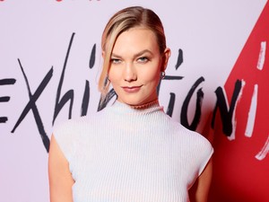 Gyönyörű kismama: a sztármodell először mutatta meg a kerekedő pocakját