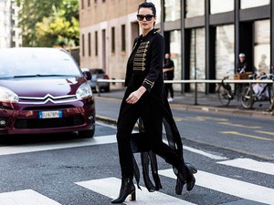 Március 15. - Itt jönnek huszárlányok a kifutón! Így inspirálja a magyar katonai viselet a divatvilágot