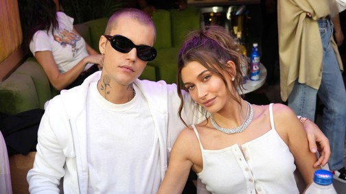 Te kiszúrtad ezt az apró részletet Justin Bieber és Hailey Bieber babafotóján? Egyáltalán nem volt véletlen
