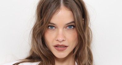 Palvin Barbara melltartó és nadrág nélkül lépett ki az utcára, élete egyik legmerészebb szettjét viselte