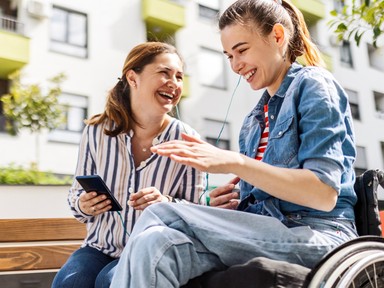 „Leülünk kávézni?" - Az olyan szó, ami kedvesen hangzik el egy kerekesszékes felé, nem tud bántó lenni