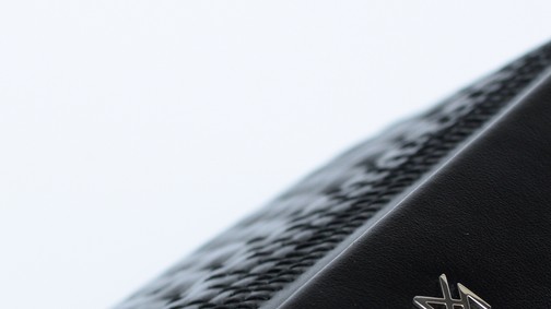 Limited edition: egy táska, amelyet a hullámok inspiráltak