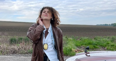 Gyere velünk klipforgatásra, és nézd meg, mit visel az énekesnő!