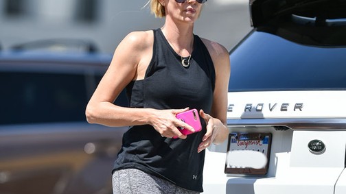 Charlize Theron hihetetlen formában van!