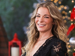 Erőteljes, őszinte fotók LeAnn Rimes-ról és a pikkelysömörrel való együttélés valóságáról