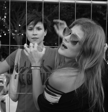 Még egy kép az Enikő-Juli-sorozatból...