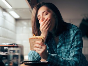 Nincs olyan étel vagy diéta, amely bizonyíthatóan képes csökkenteni a magas kortizolszintet - dietetikussal beszélgettünk