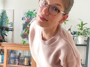 Sportosan elegáns ruhadarabokat választott mára a csokikészítő