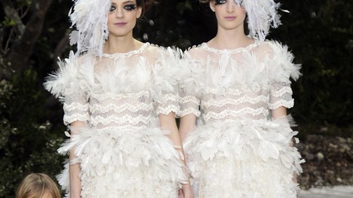 A kifutón demonstrált a melegházasság mellett a Chanel