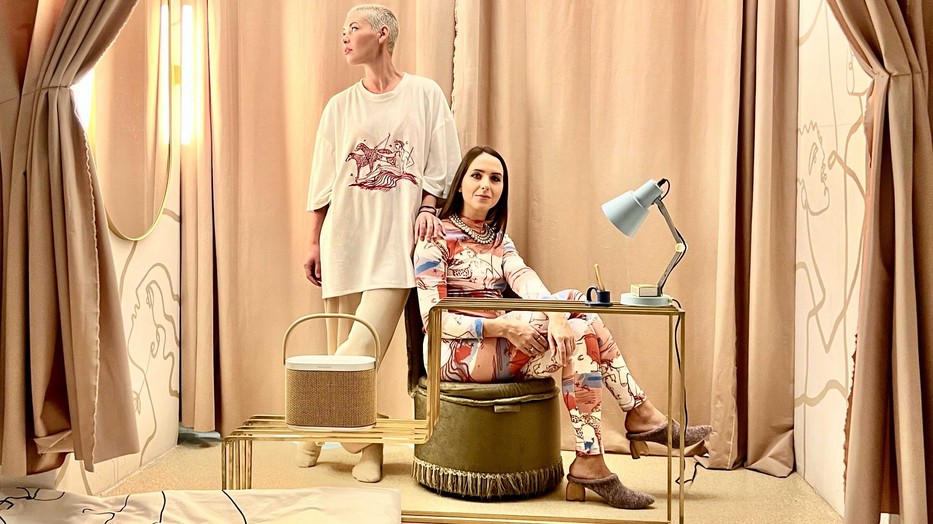 Eke Angéla felolvasószínháza alatt Anna Amelie divatos ágyneműiben fekszenek a hallgatók