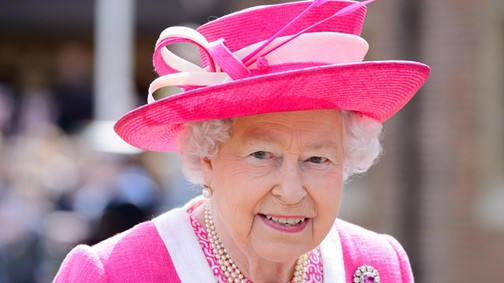 90 évesen is elképesztően stílusos és merész a királynő!