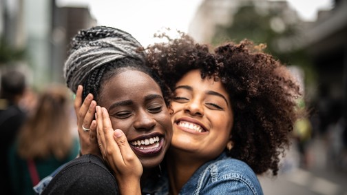 10 kérdés, amivel segíthetsz a legjobb barátnődnek a randizásban