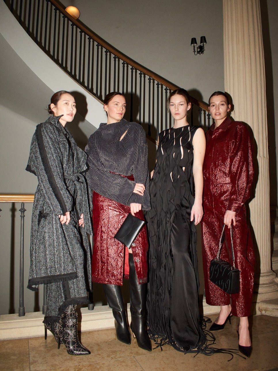 Kata Szegedi kollekcióját most is a struktúra és a textúra mesteri játéka jellemzi