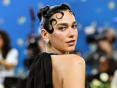 Dua Lipa és szerelme forró csókjától lángol az internet, belepirultunk a látványba