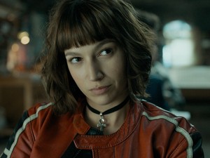 A nagy pénzrablás Tokiója pucérruhára váltott, és valami álomszép benne