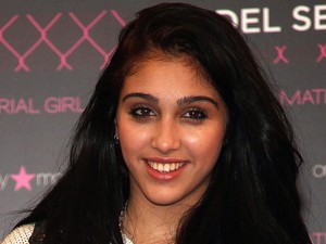 Az emberek képtelenek mit kezdeni Madonna lányának a hónaljszőrével