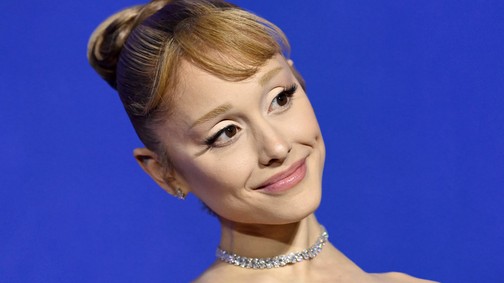 Ariana Grande vörösre váltott: új külsejét imádják a rajongók