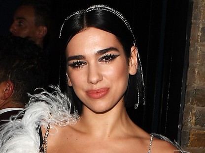 Dua Lipa Brit Awards afterpartis ruhája is kész csődtömeg volt