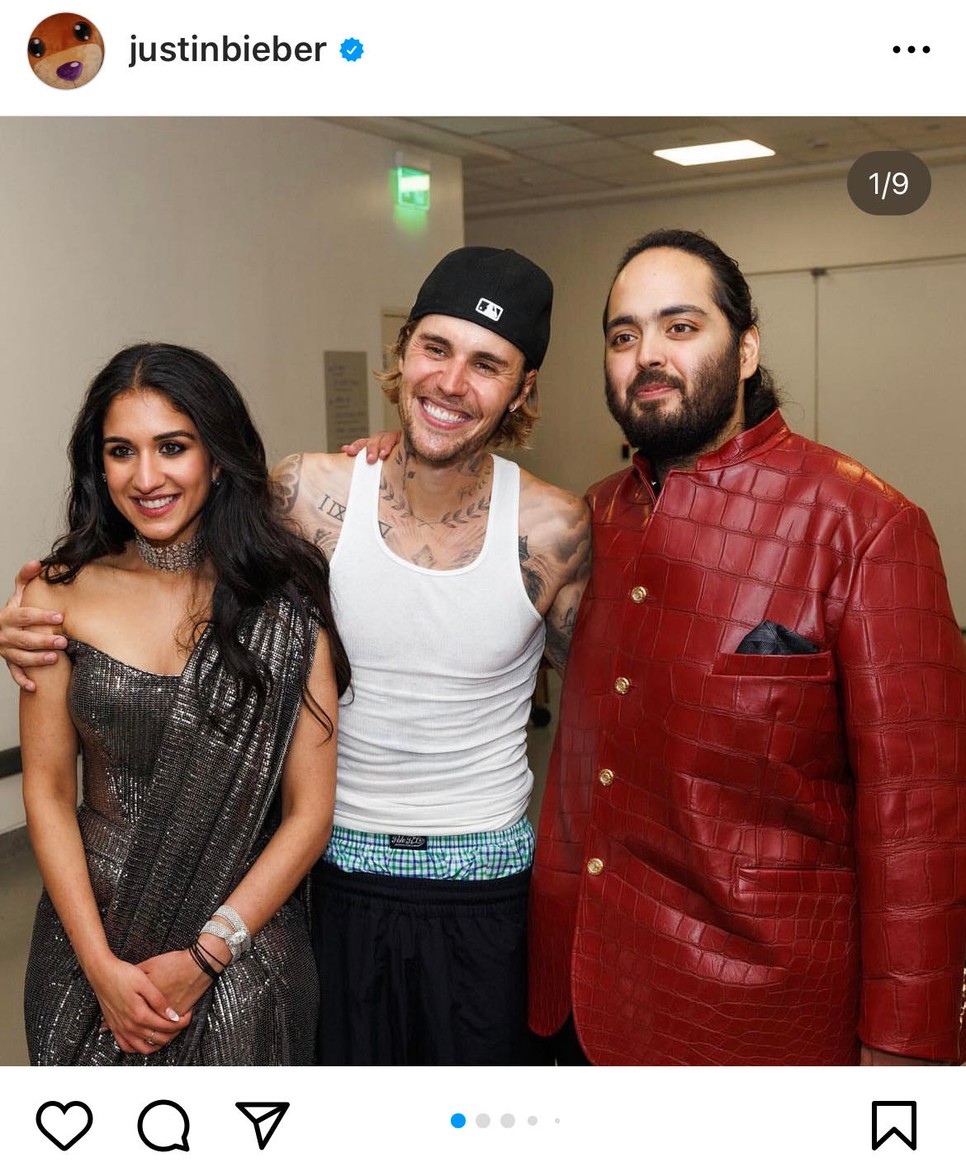 Justin Bieber a jegyespárral Indiában