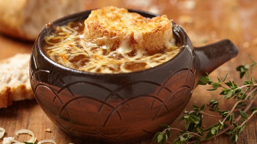 Dombai Laura családjának a kedvence: hagymaleves fokhagymás pirítóssal