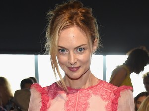 A Másnaposok 49 éves színésznőjének bikinis szelfije felrobbantotta az internetet