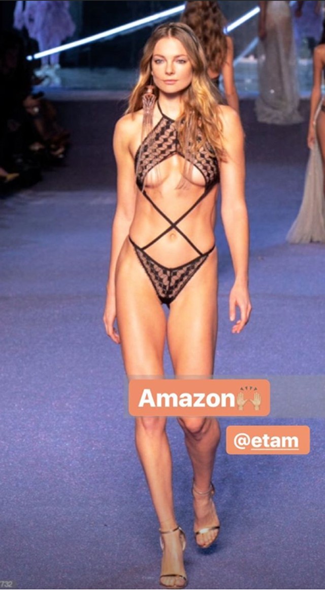 Mihalik Enikő élete legszexibb fehérneműjében vonult a kifutón